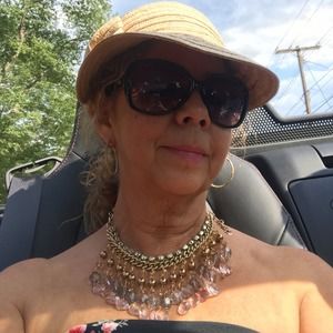 Meet your Posher, Aida